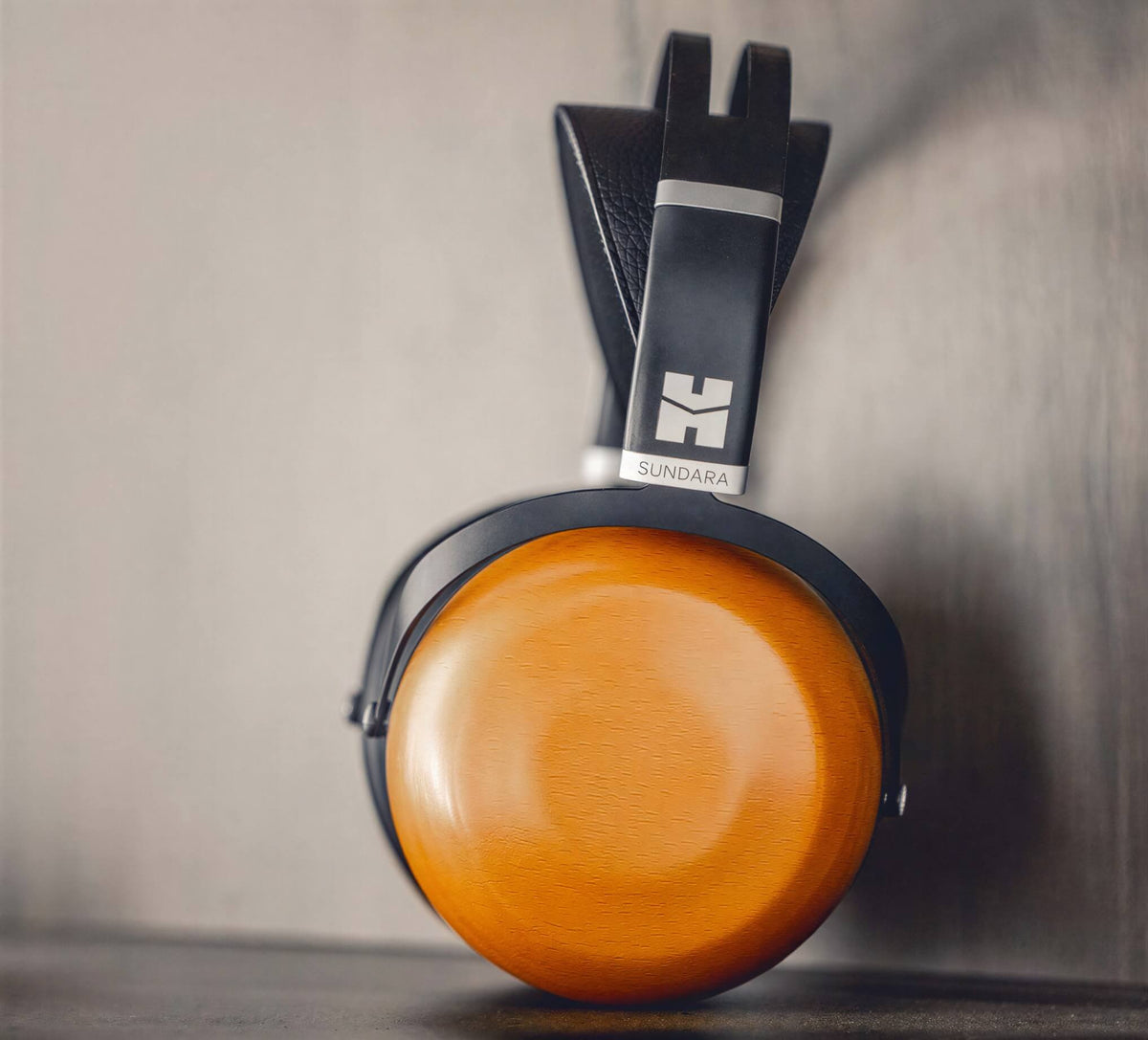 sundara closed back planar isolating headphones