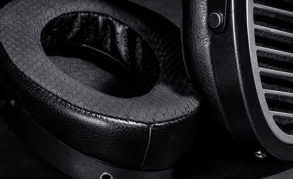 Hifiman Edition XS planar magnetic deep ear pads on large ovel ear cups